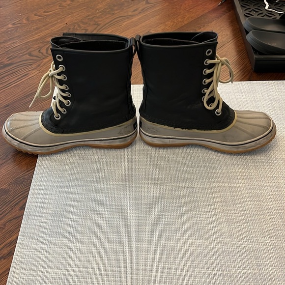 Sorel women’s snow boots size 10 - Picture 2 of 6